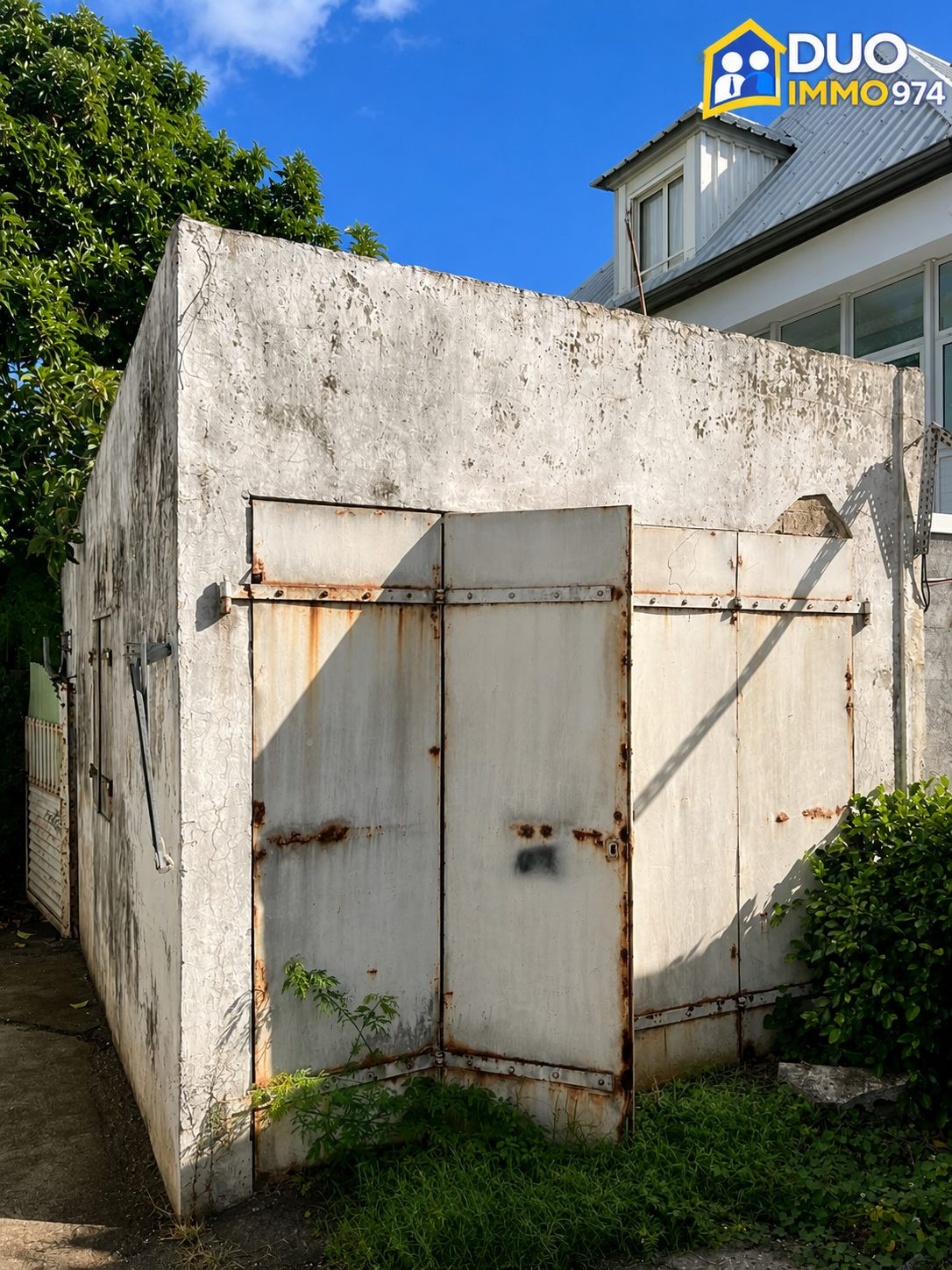 Heritage Real Estate Complex of 835 m² – Strong Value Enhancement Potential – Saint-Denis 4
