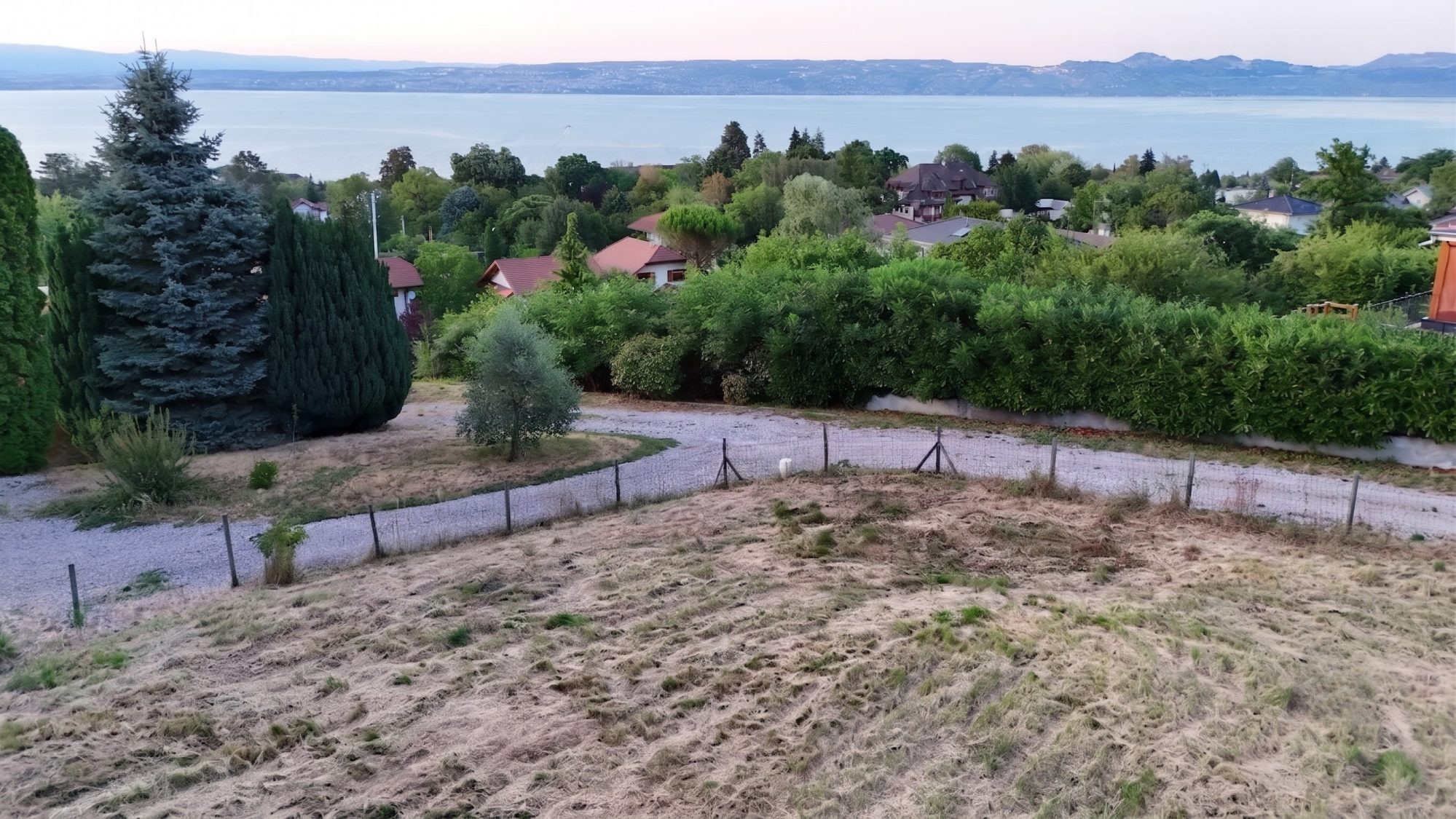 Terrain à bâtir de 1 000 m² avec vue imprenable sur le lac – Opportunité exceptionnelle