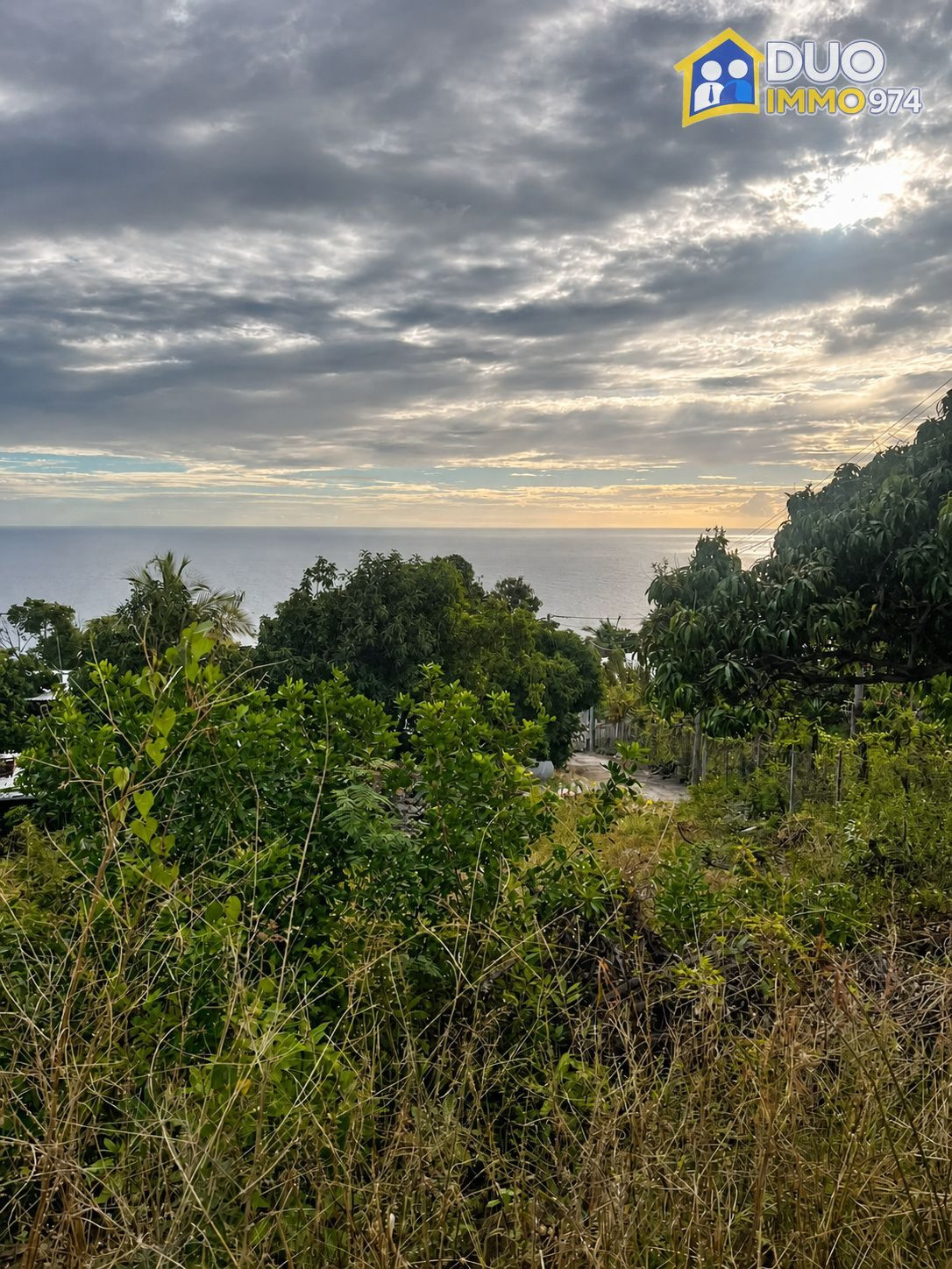 BUILDABLE LAND WITH SEA VIEW AT ÉTANG SAINT-LEU 5