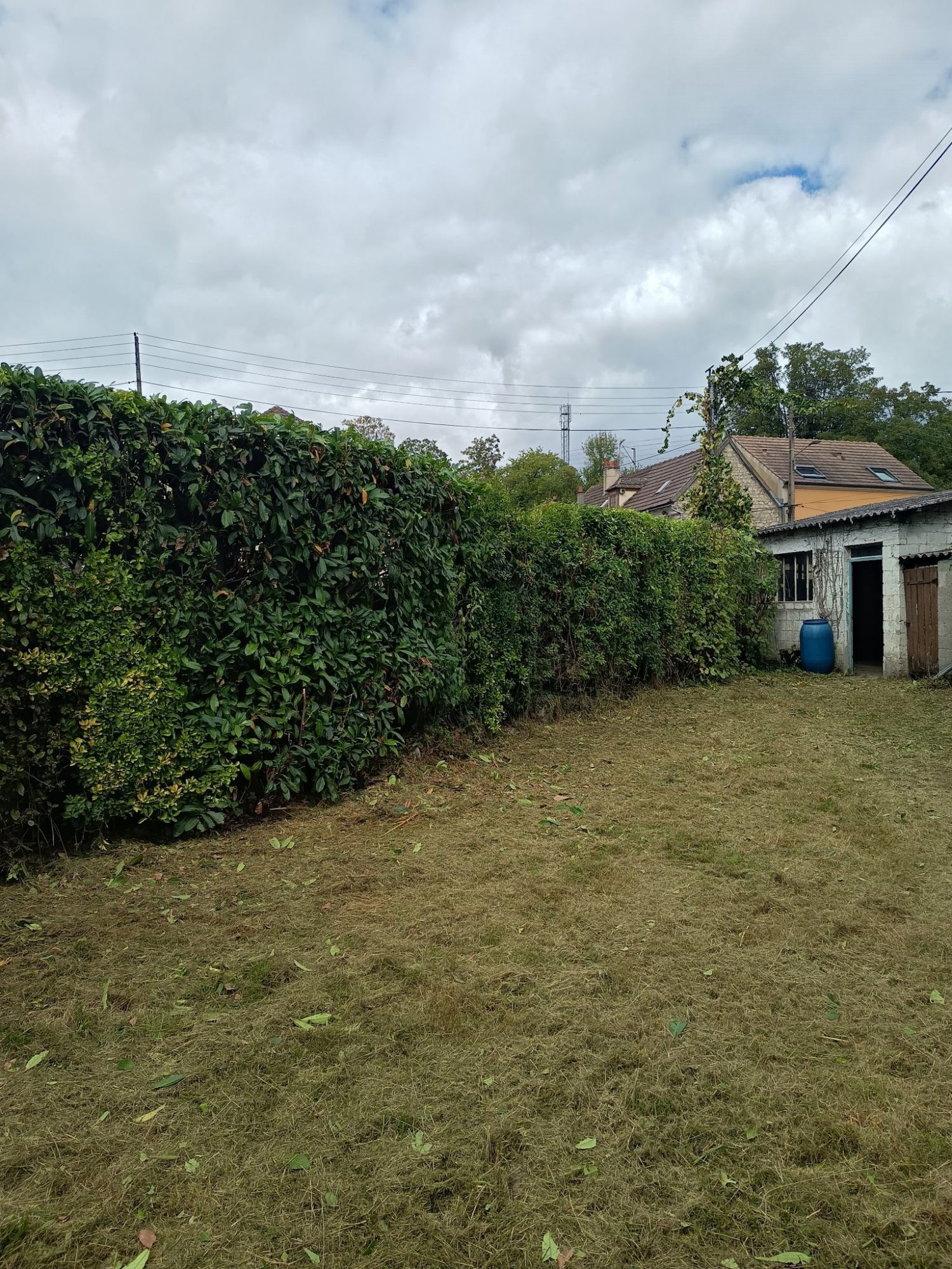 ANDRÉSY – Terrain à bâtir 259 m² – RER A à pied – habitation / activité professionnelle