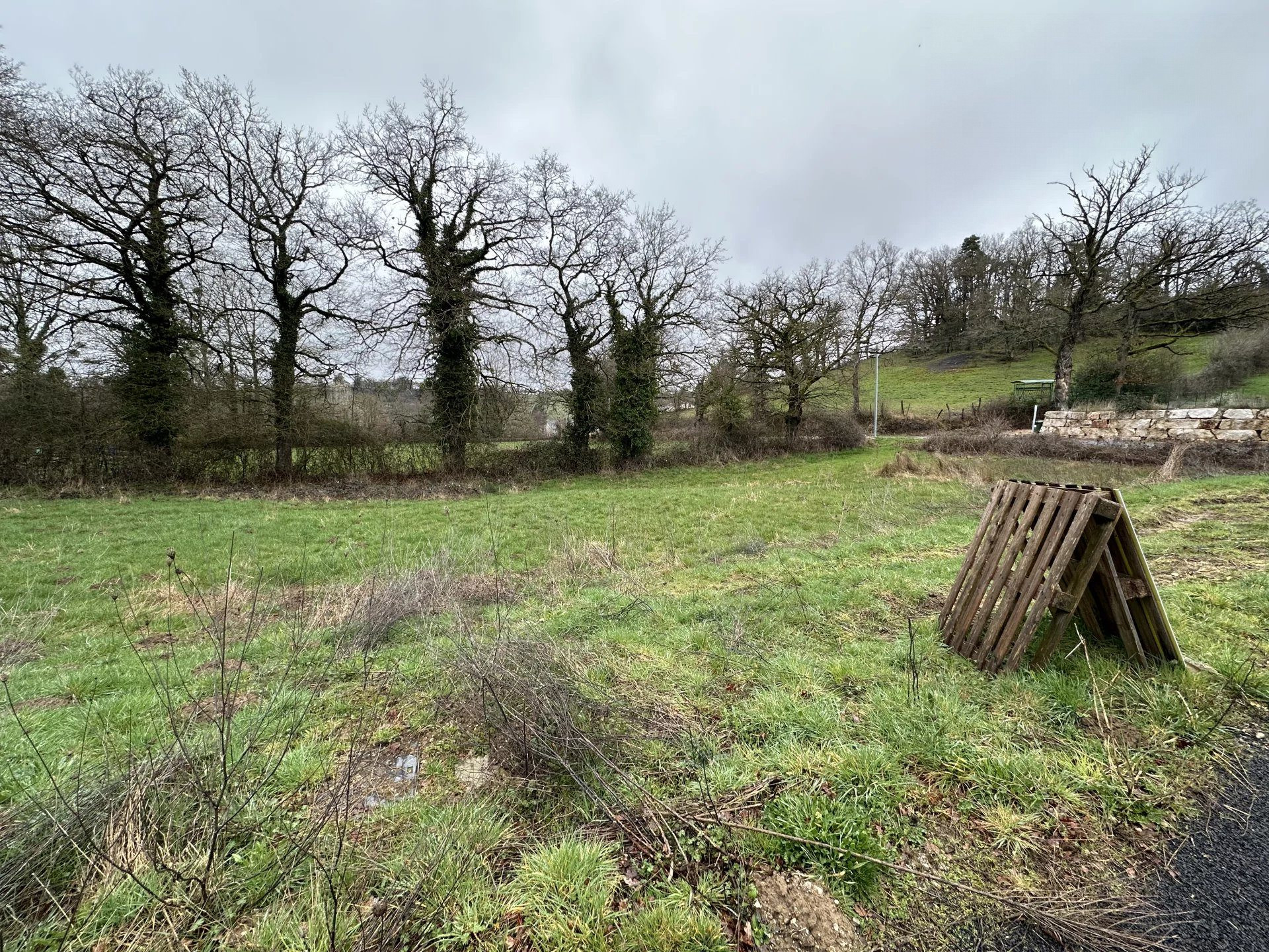 Terrain constructible viabilisé · à Montrozier · 52 000 €
