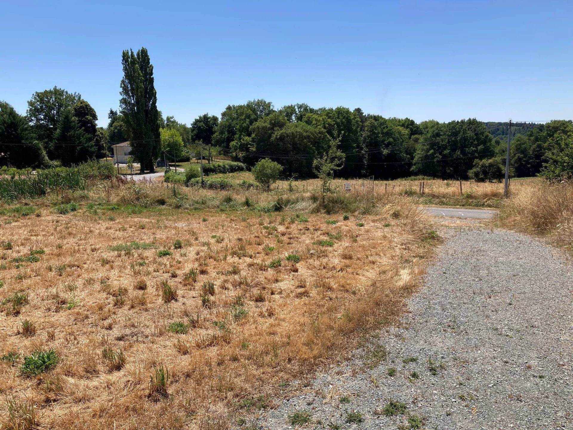 Terrain Constructible à Thiviers · 41 500 €