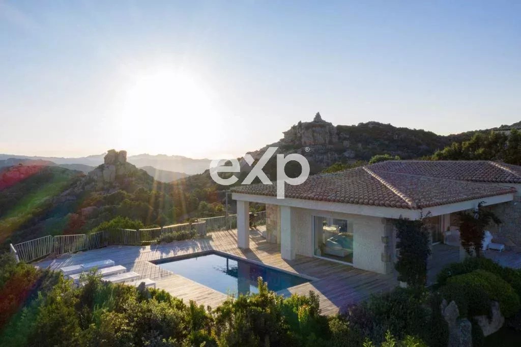Affitto Villa con piscina vista mare vicino Porto Cervo