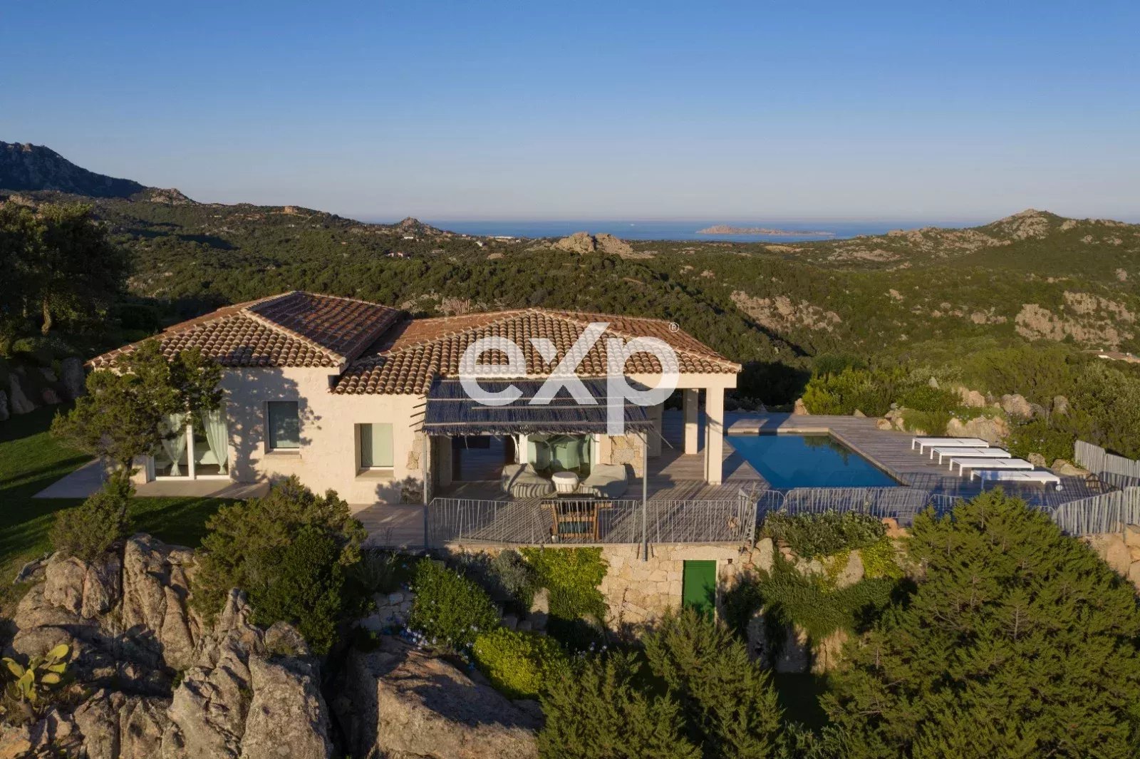 Affitto Villa con piscina vista mare vicino Porto Cervo