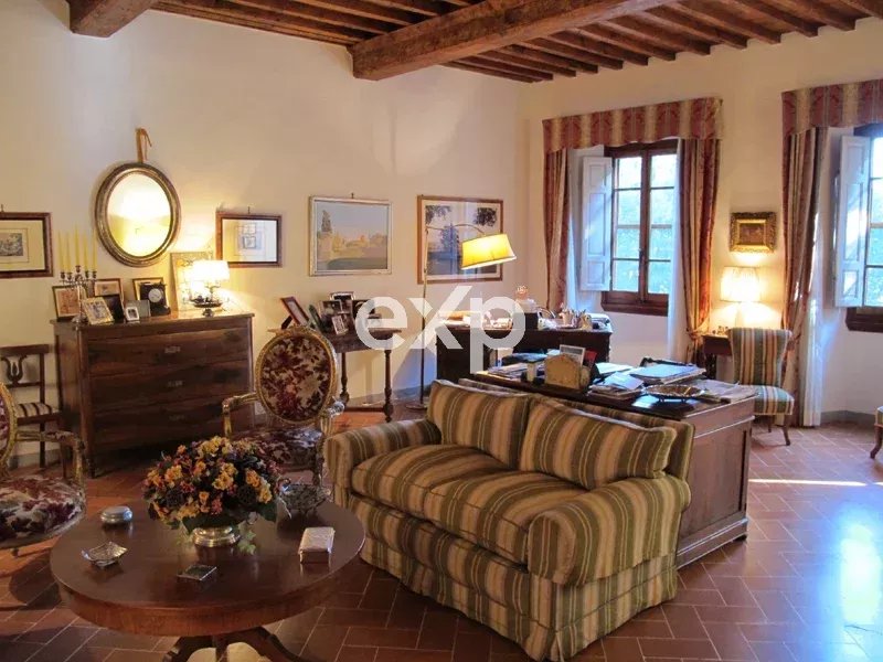 TOSCANA/S. Casciano in Val di Pesa: Villa principale, tre appartamenti e terreno a Gallo Nero Docg