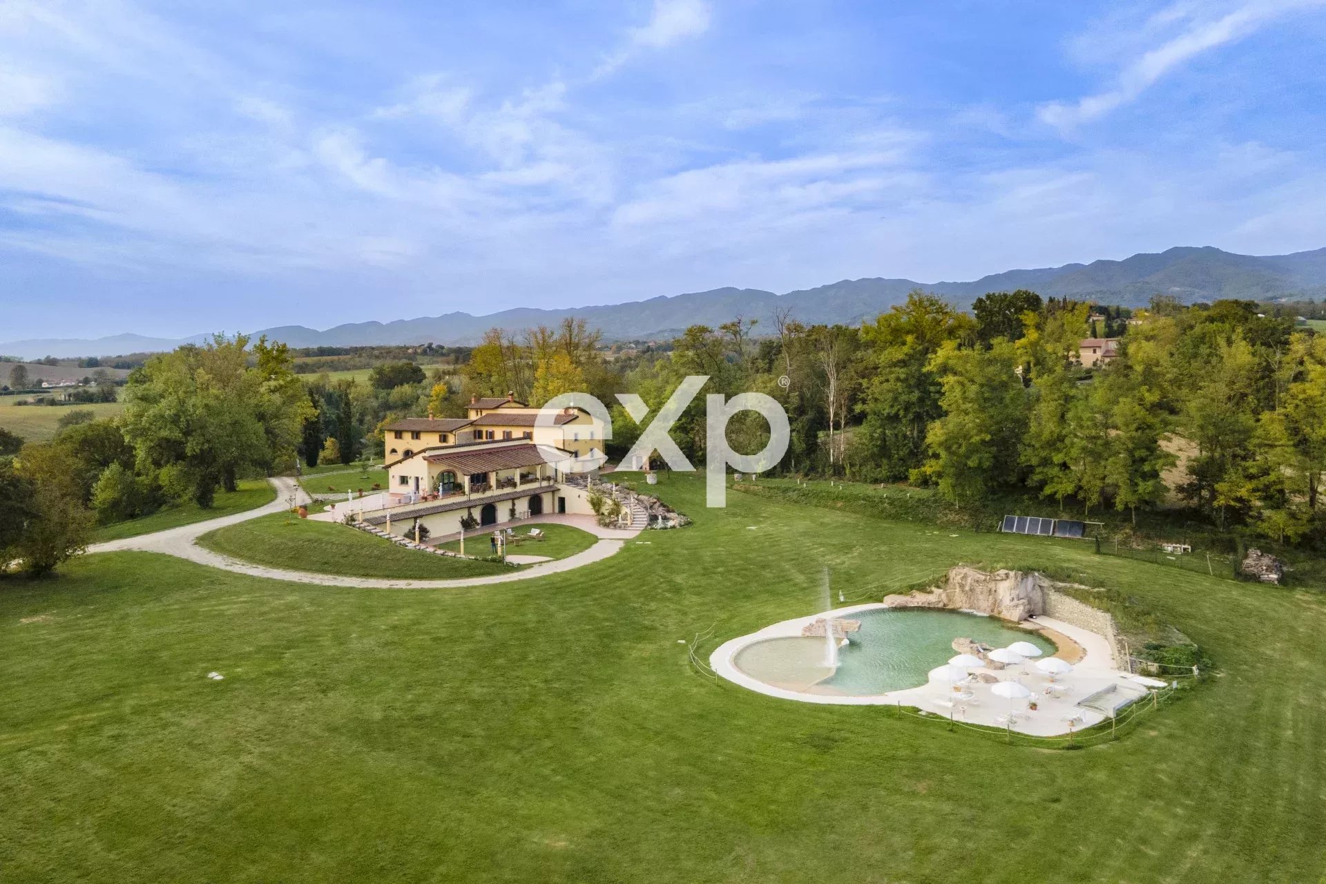 MUGELLO/Vicchio, Firenze: VILLA DI LUSSO E AGRITURISMO CON PISCINA E LAGO PRIVATO