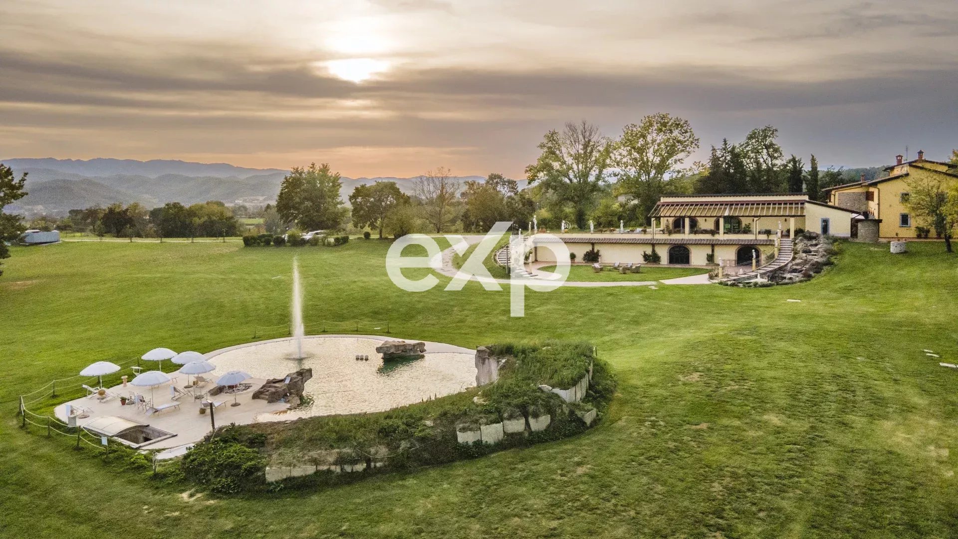 MUGELLO/Vicchio, Firenze: VILLA DI LUSSO E AGRITURISMO CON PISCINA E LAGO PRIVATO