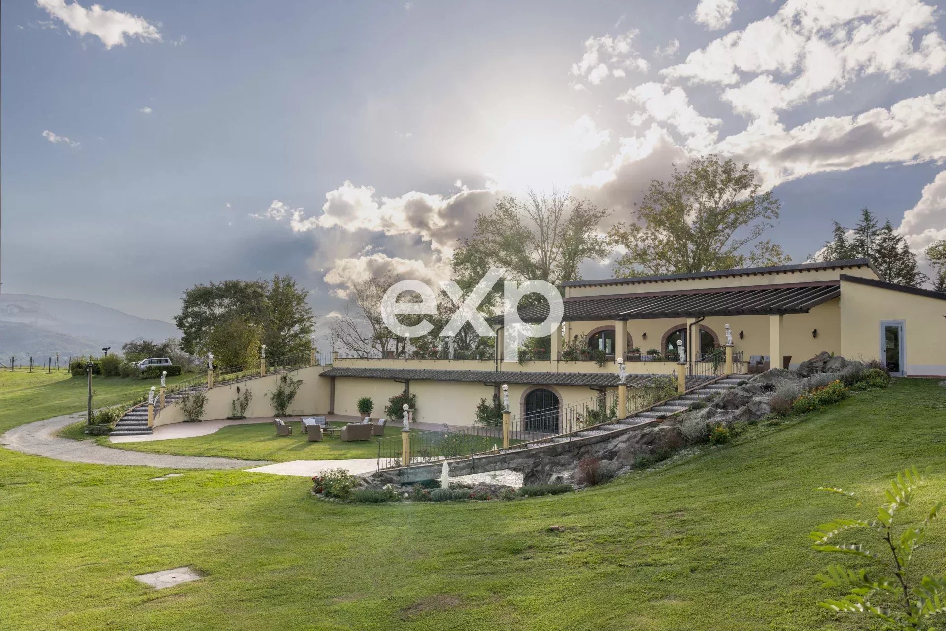 MUGELLO/Vicchio, Firenze: VILLA DI LUSSO E AGRITURISMO CON PISCINA E LAGO PRIVATO