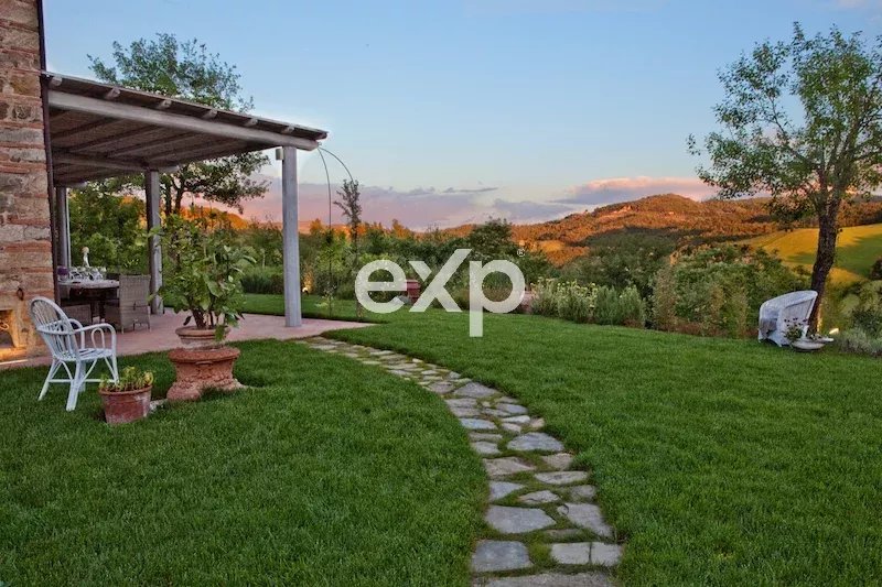TOSCANA/Chianti: Proprietà di Charme con piscina panoramica e idromassaggio a cascata