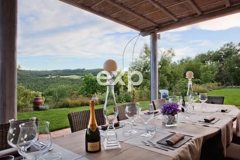 TOSCANA/Chianti: Proprietà di Charme con piscina panoramica e idromassaggio a cascata