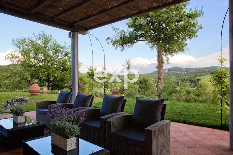 TOSCANA/Chianti: Proprietà di Charme con piscina panoramica e idromassaggio a cascata