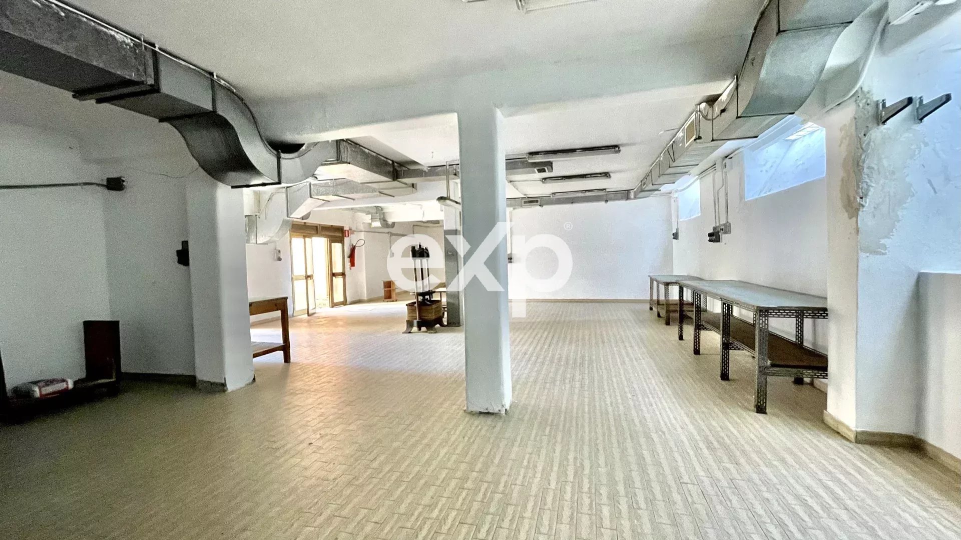 Affittasi 200mq locale ad uso magazzino/laboratorio a Roma adiac. Baldo degli Ubaldi