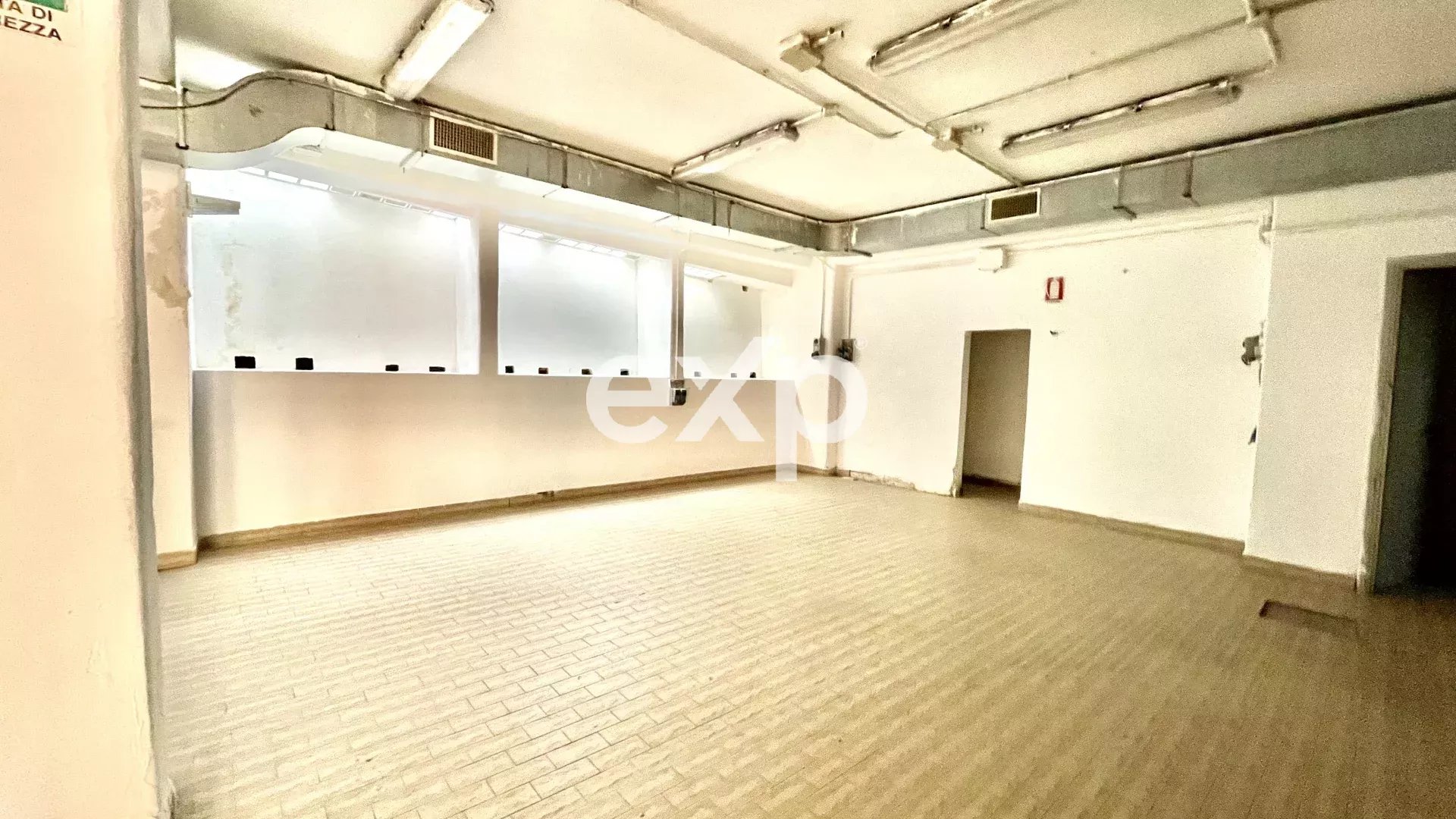 Affittasi 200mq locale ad uso magazzino/laboratorio a Roma adiac. Baldo degli Ubaldi