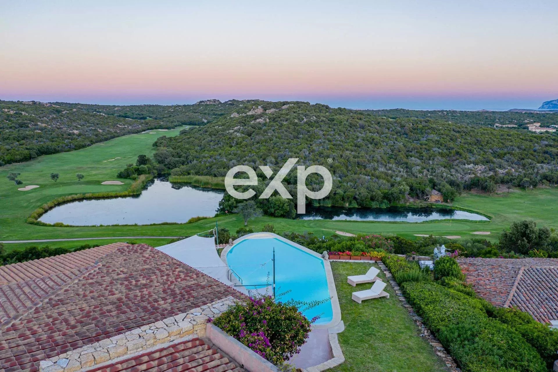 Villa con piscina vista mare Porto Cervo Cala di Volpe