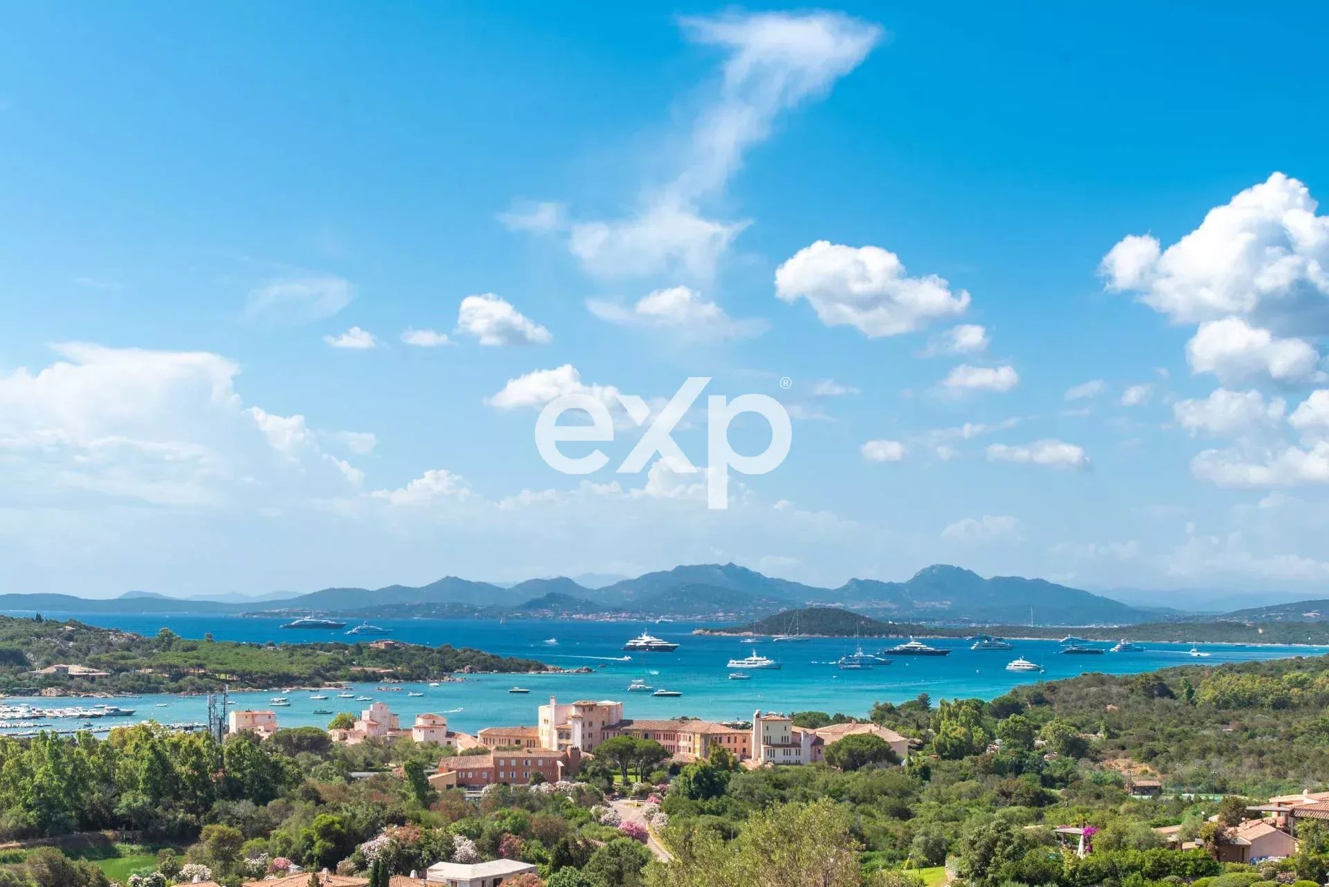 Villa con piscina vista mare Porto Cervo Cala di Volpe