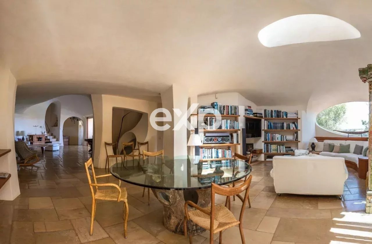 Villa con piscina e vista mare in Porto Cervo vicino alla Marina