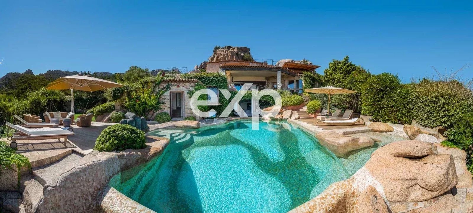 Villa con piscina e vista mare in Porto Cervo vicino alla Marina