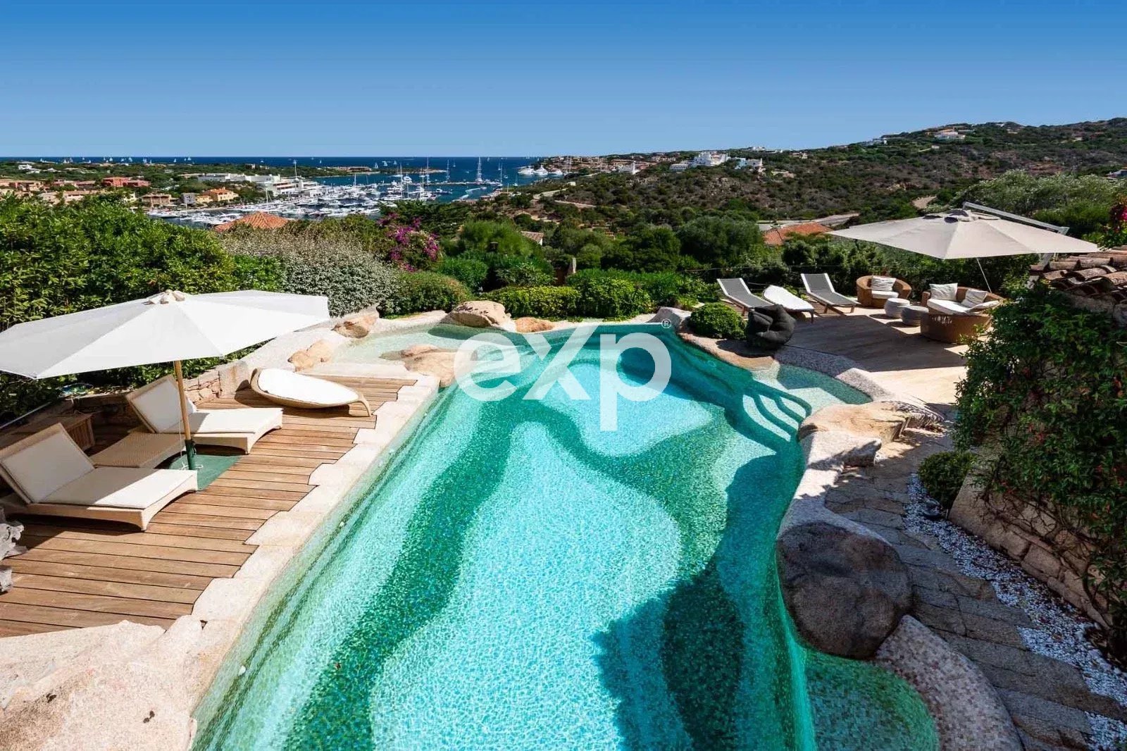 Villa con piscina e vista mare in Porto Cervo vicino alla Marina