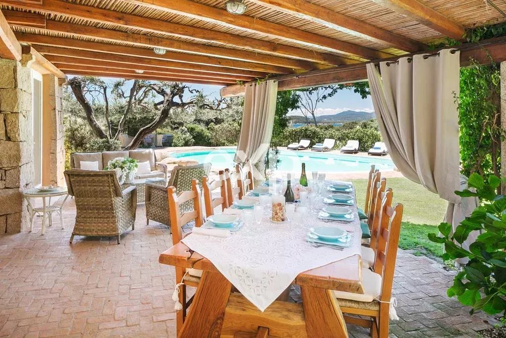 Villa con piscina e vista mare a Cala di Volpe -