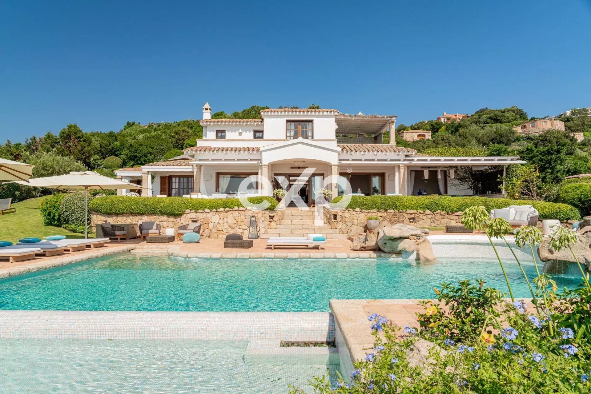 Villa con piscina vista mare Porto Cervo Cala di Volpe