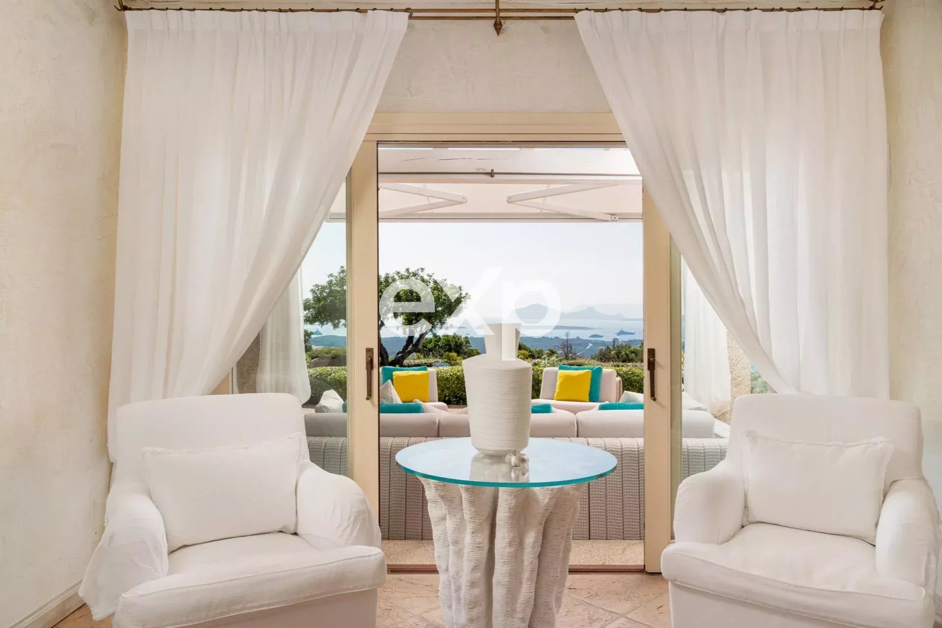 Villa con piscina vista mare Porto Cervo Cala di Volpe