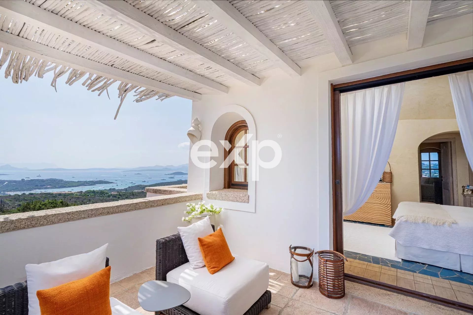 Villa con piscina vista mare Porto Cervo Cala di Volpe
