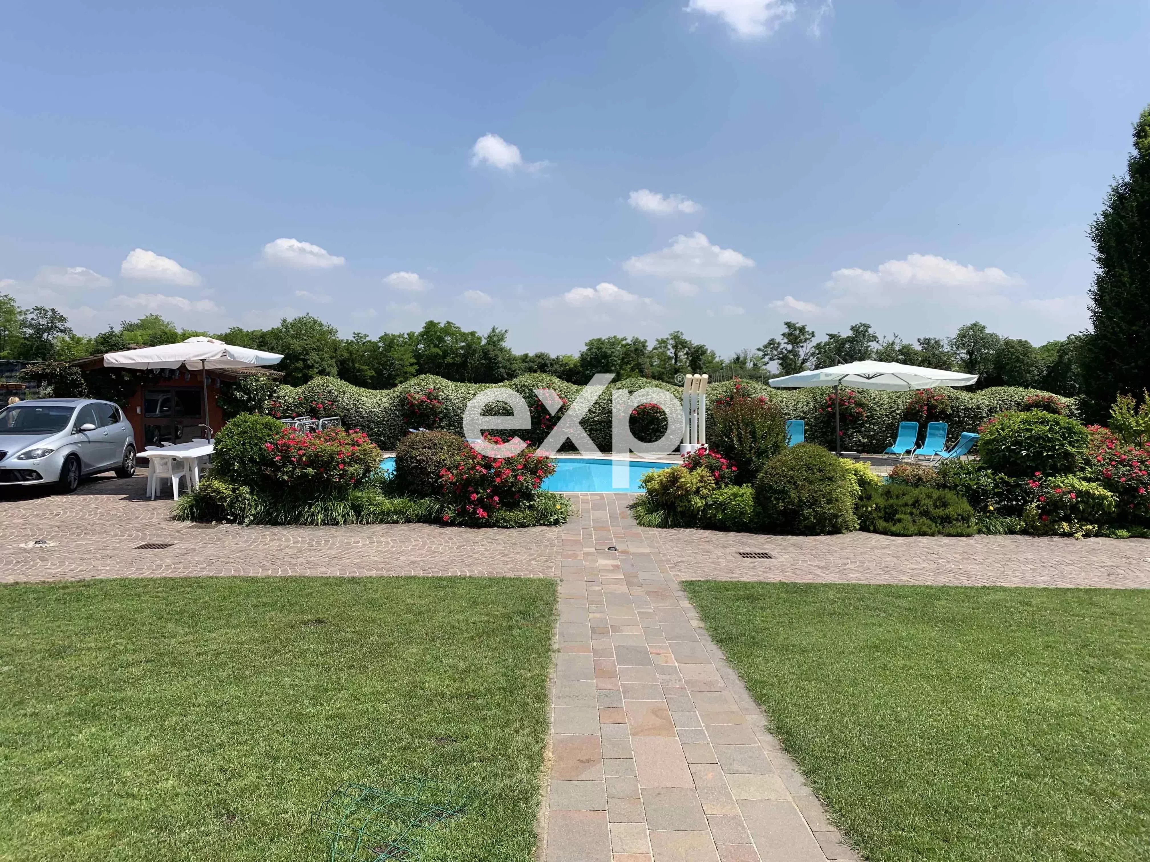Villa con piscina 3 camere 3 bagni a Roveredo