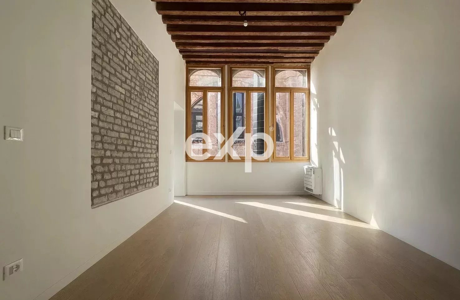 Venezia – Castello | Appartamento ristrutturato in palazzo del ’400 con affaccio sul Rio della Pietà