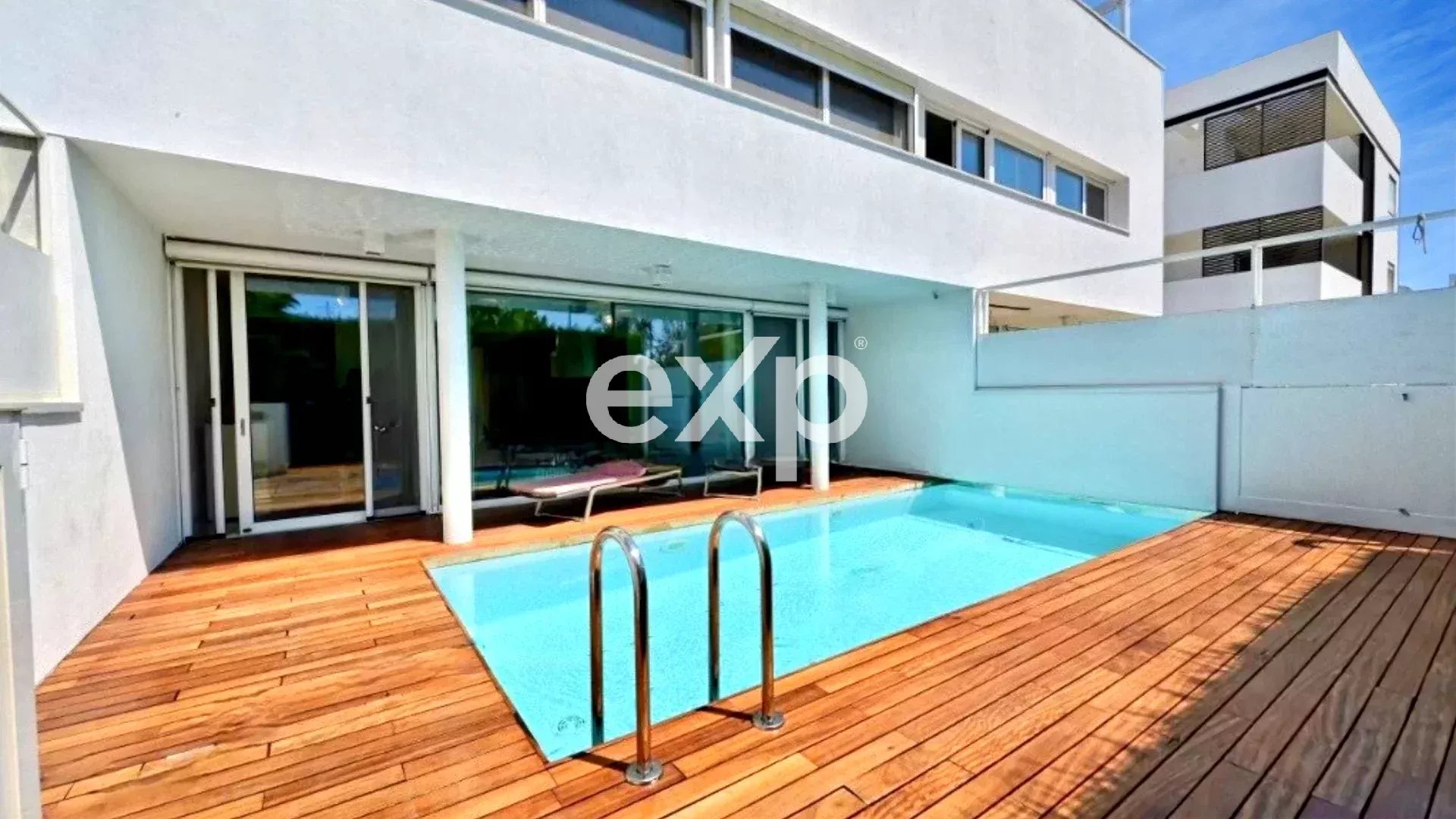 Jesolo - via Toscana - villa a schiera con piscina