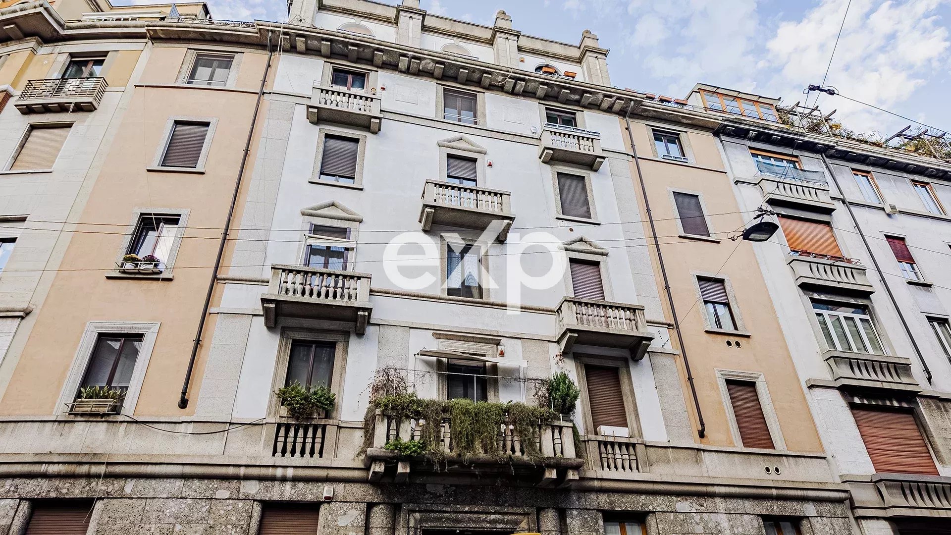 Elegante appartamento al quinto piano con terrazzo e posto auto