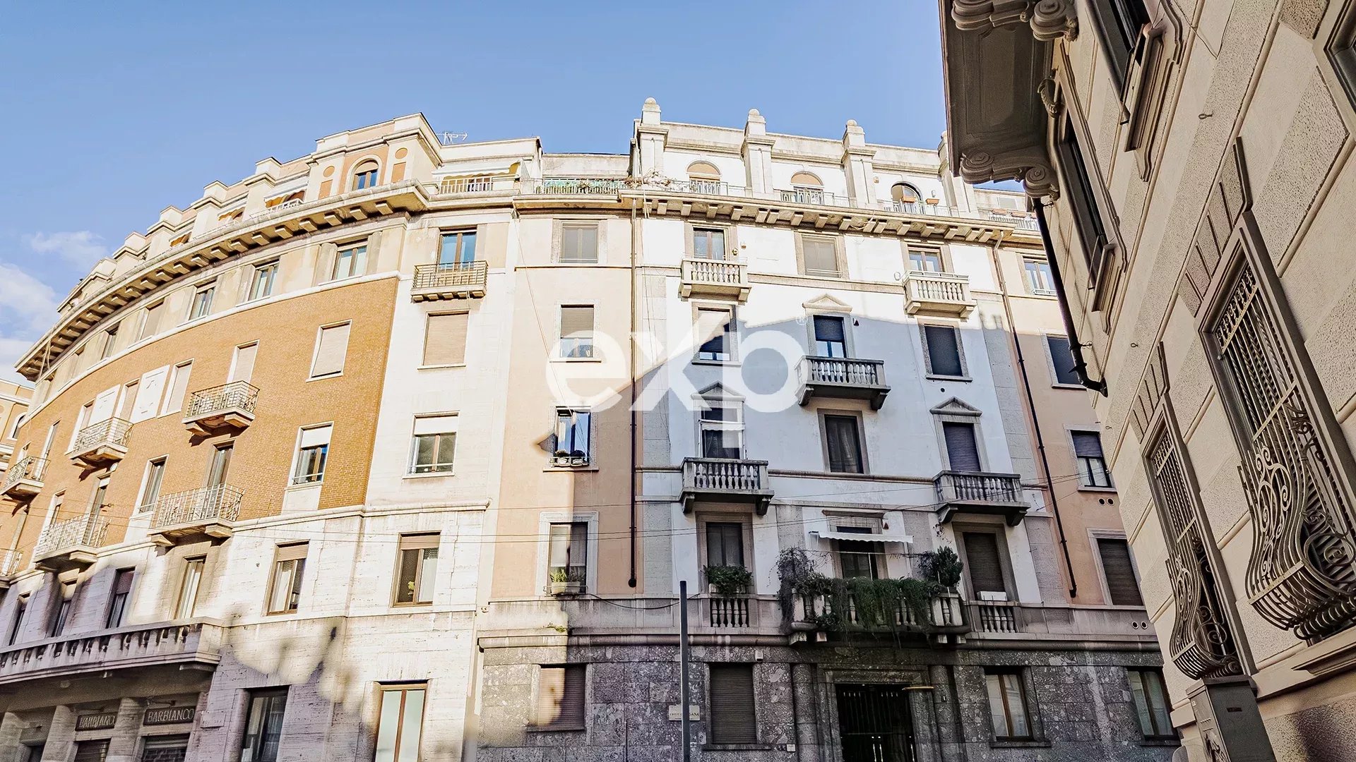 Elegante appartamento al quinto piano con terrazzo e posto auto