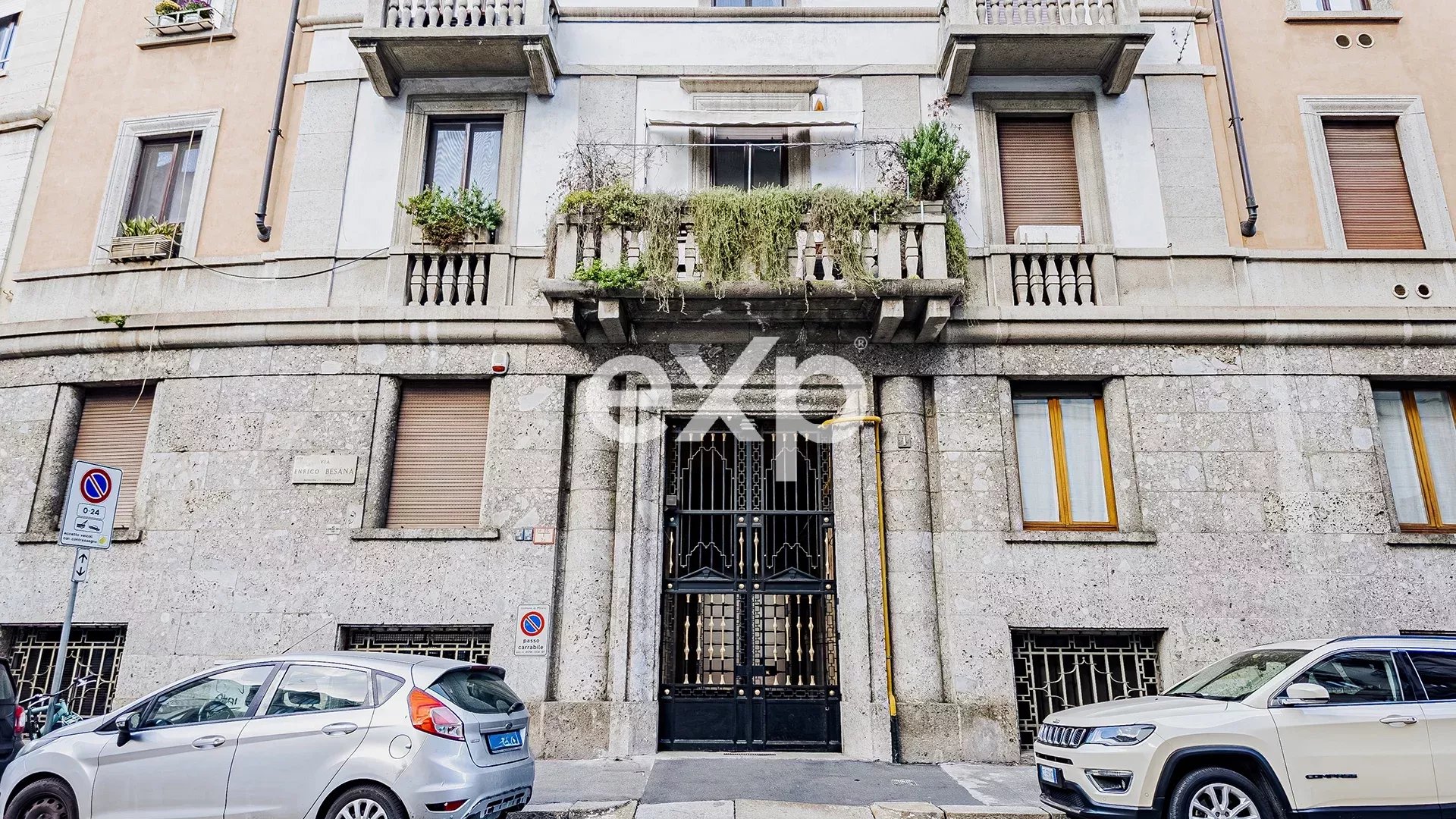 Elegante appartamento al quinto piano con terrazzo e posto auto