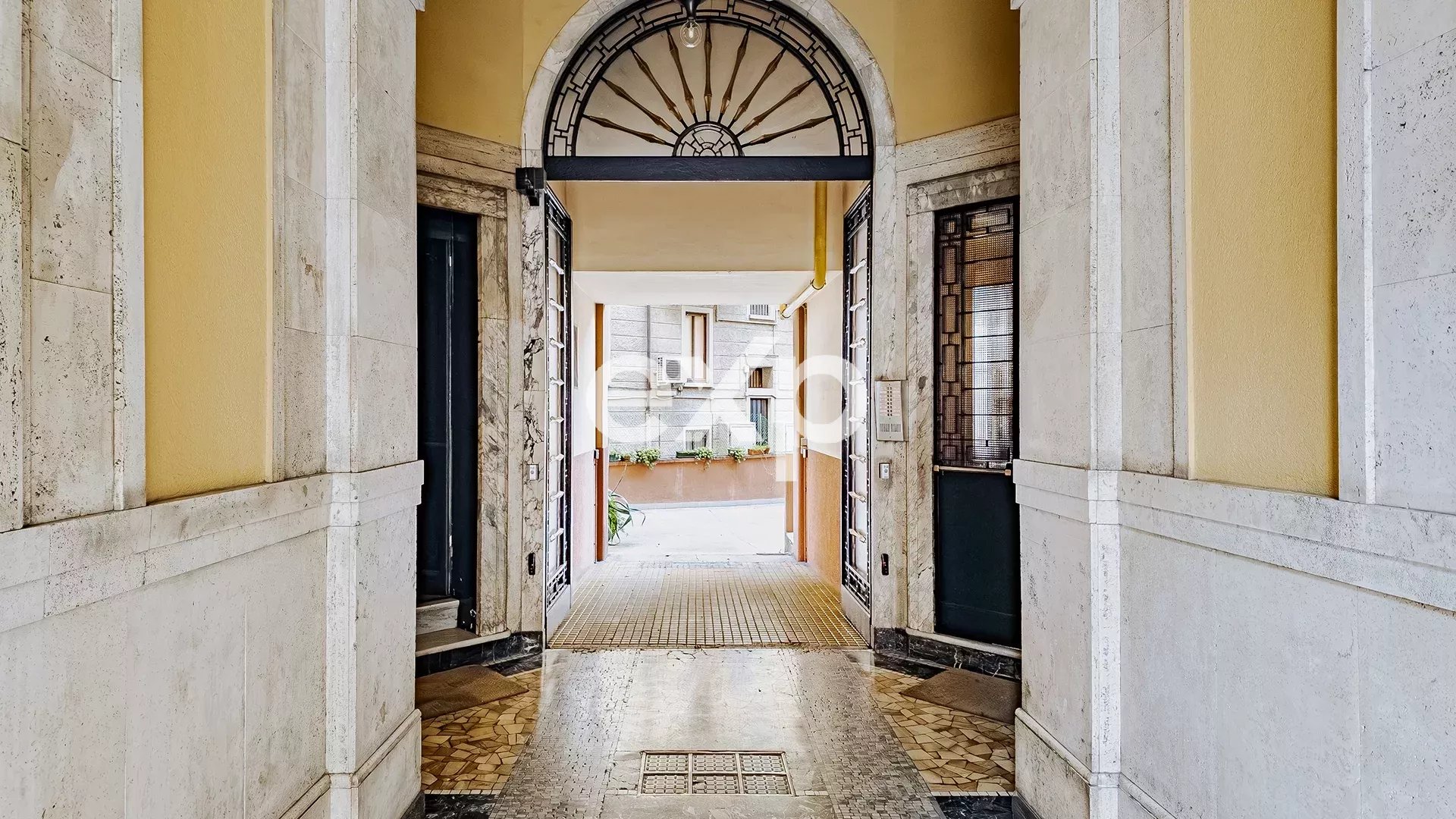 Elegante appartamento al quinto piano con terrazzo e posto auto