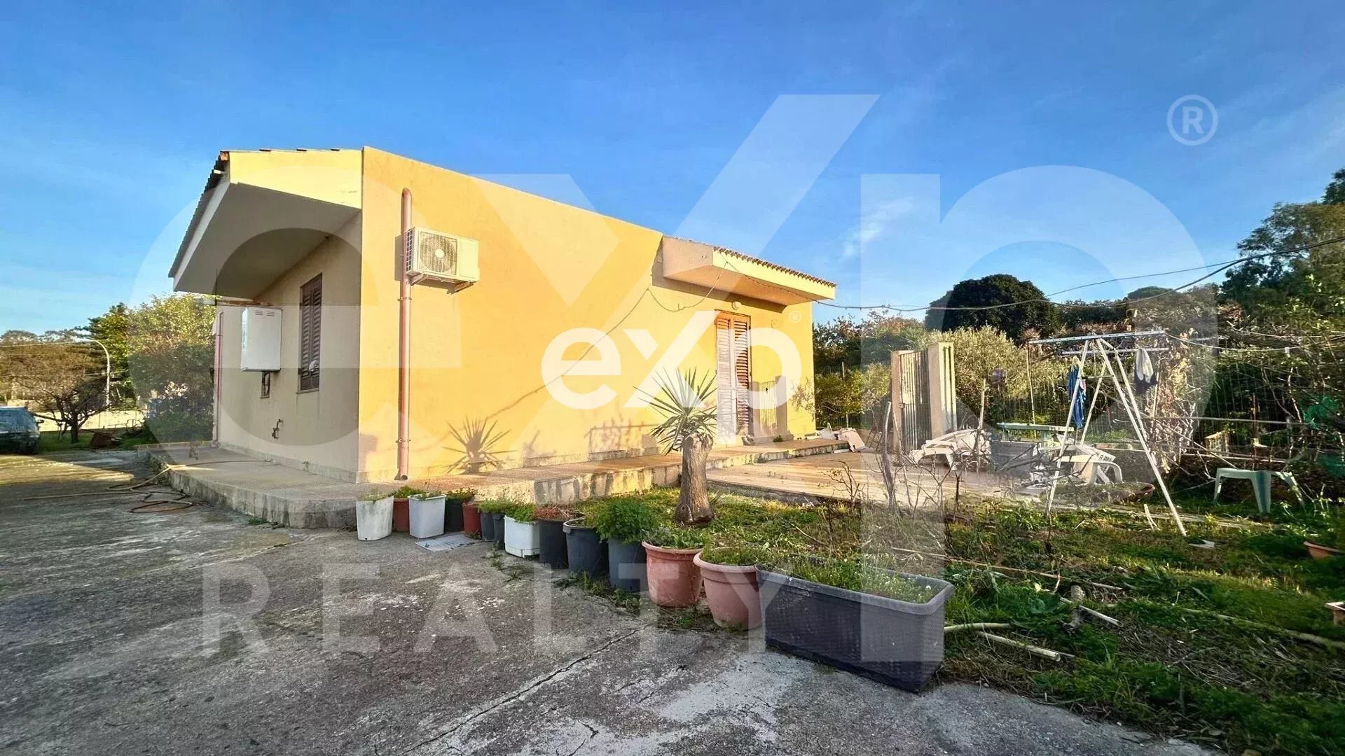Rometta - Cda Filari. Casa singola con 900 mq. di giardino.