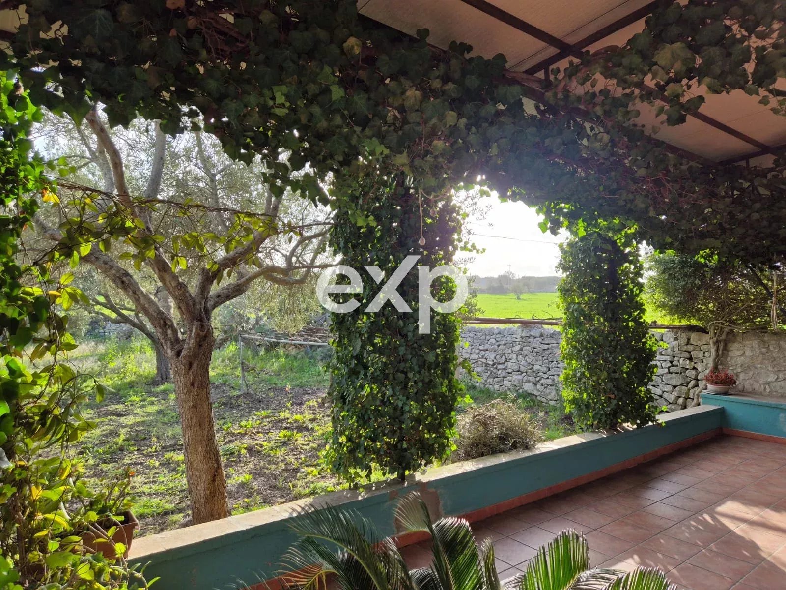 Casa nella campagna siciliana