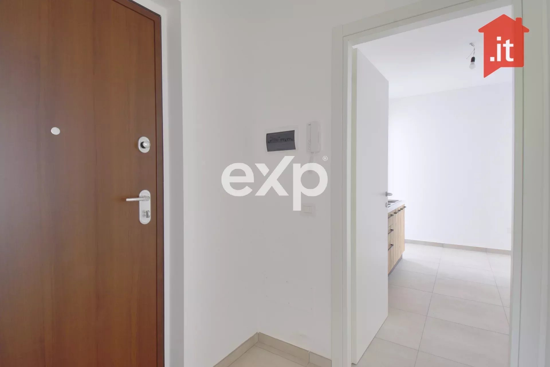 Casa di nuova costruzione con vista su parco