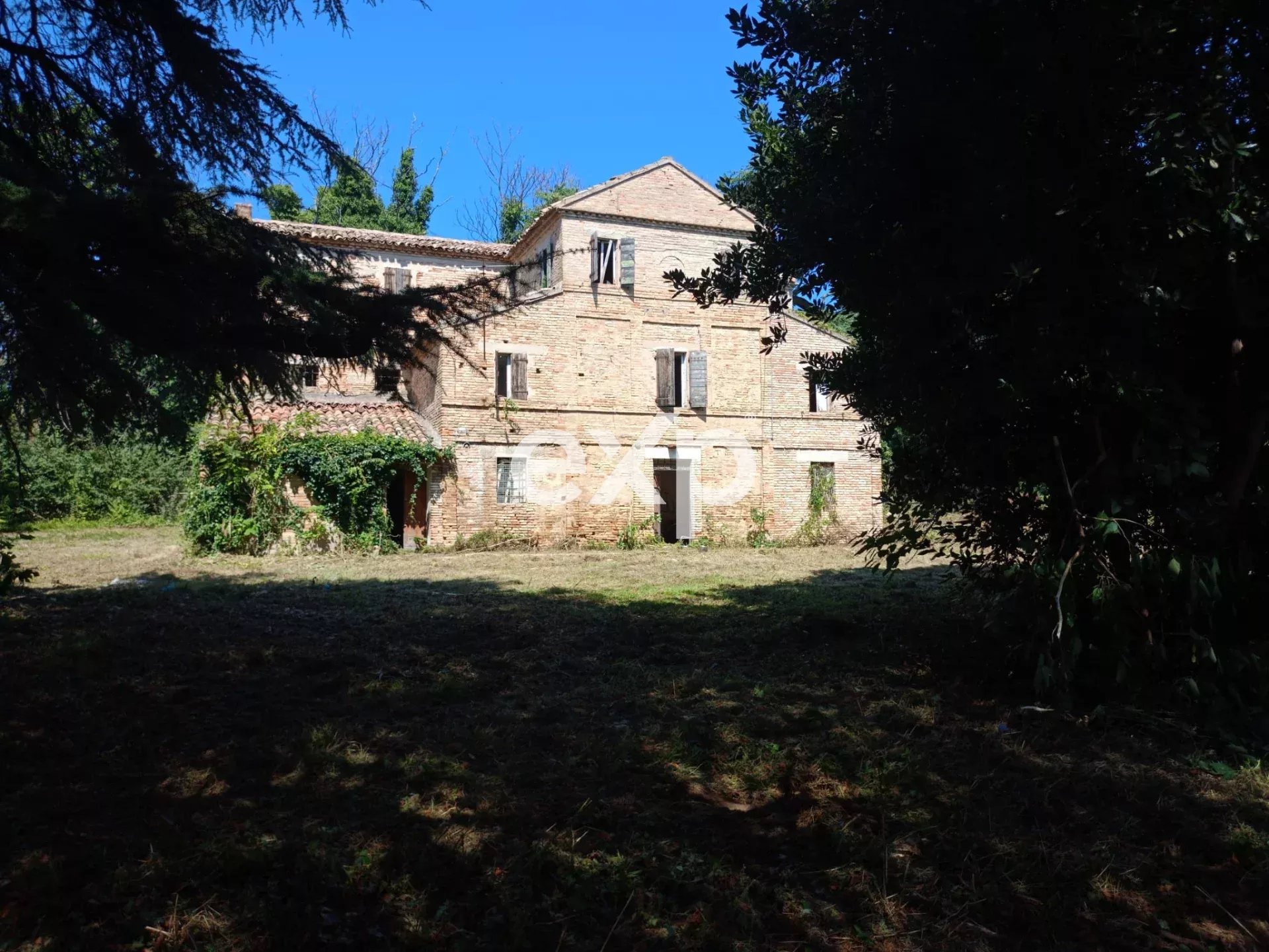 Villino Borgogelli: Una Storia da Possedere nel Cuore delle Marche, a due passi dal Mare.