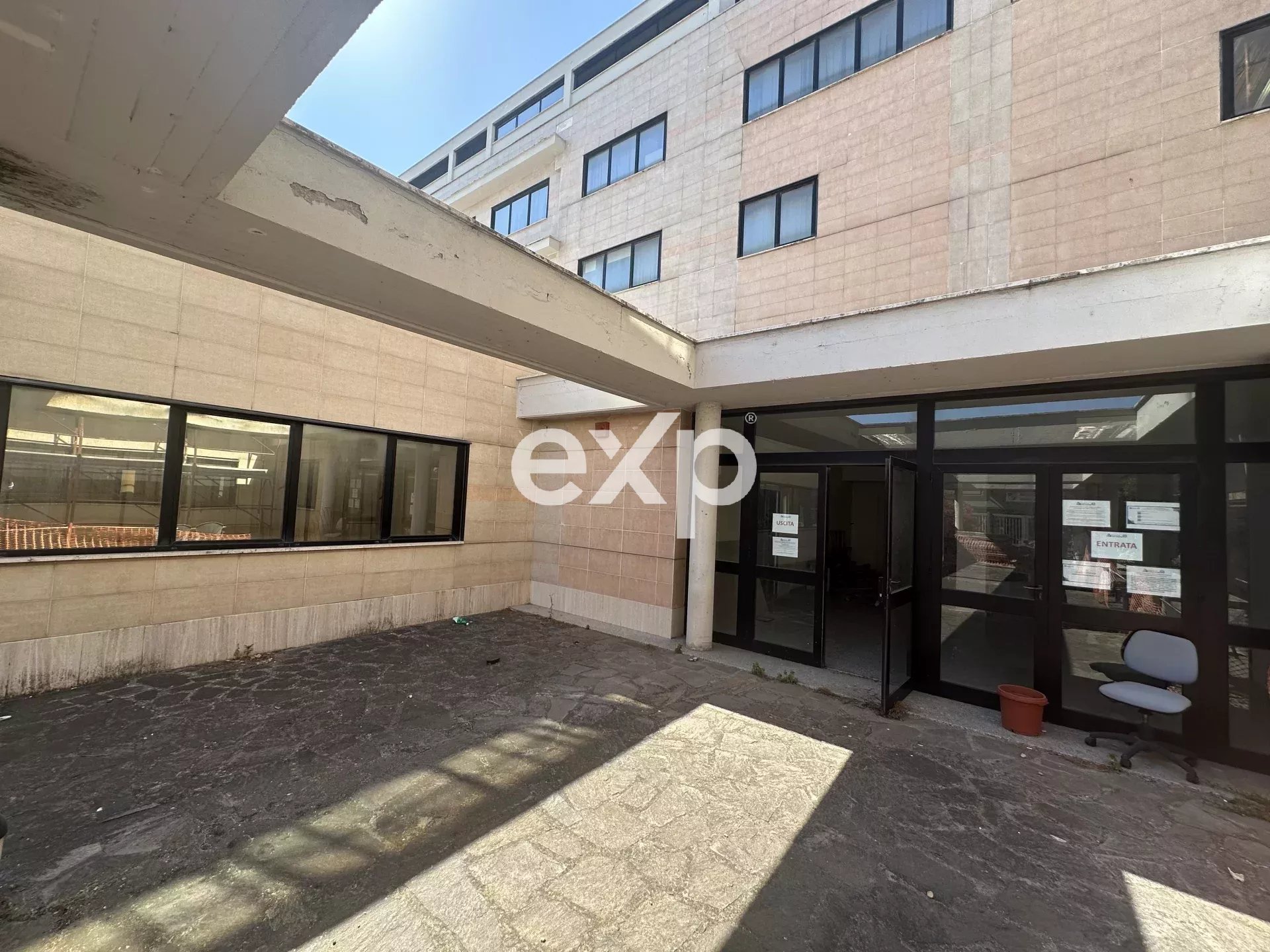 Spazi direzionali di prestigio con ampia terrazza esclusiva