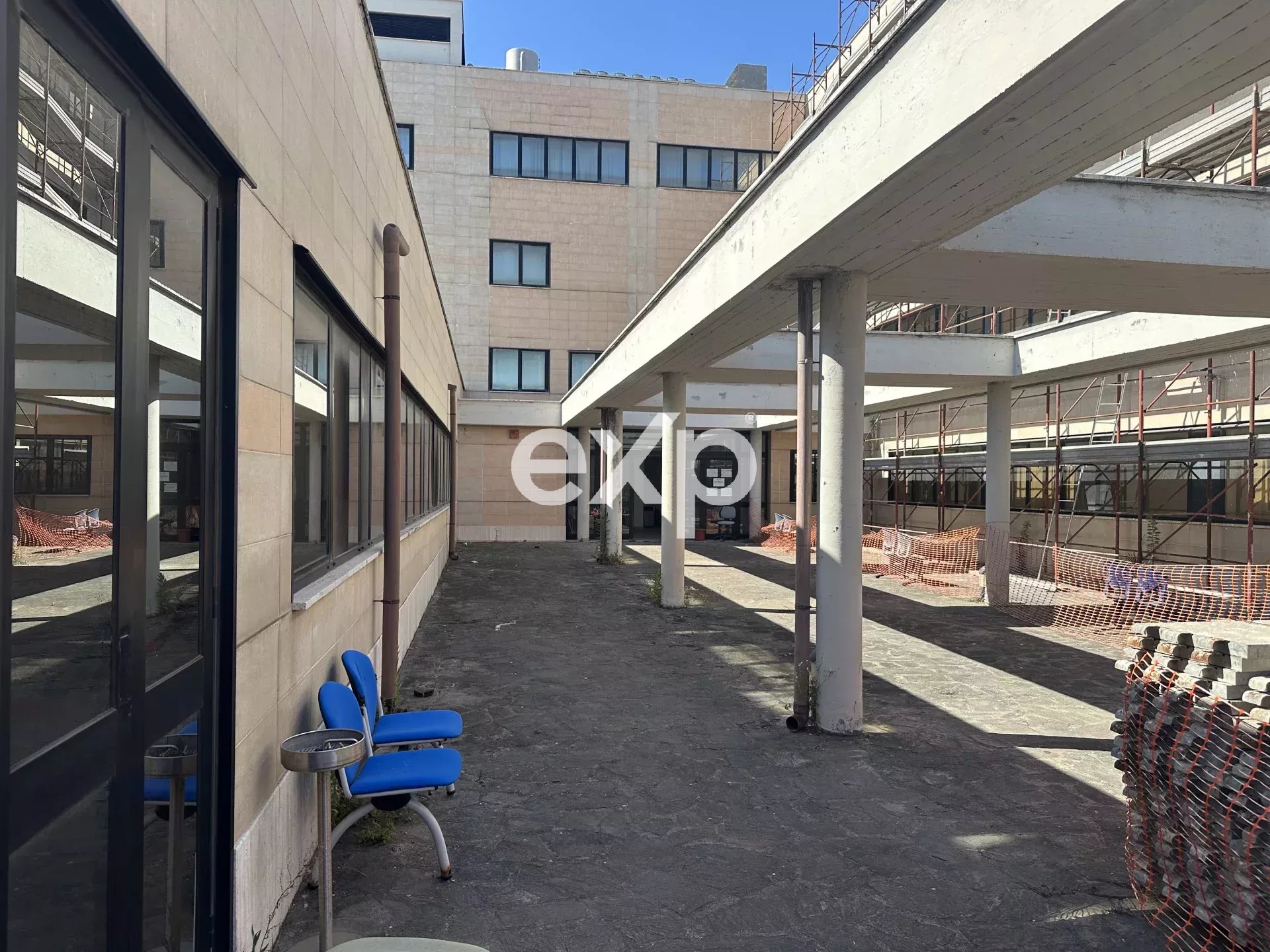 Spazi direzionali di prestigio con ampia terrazza esclusiva