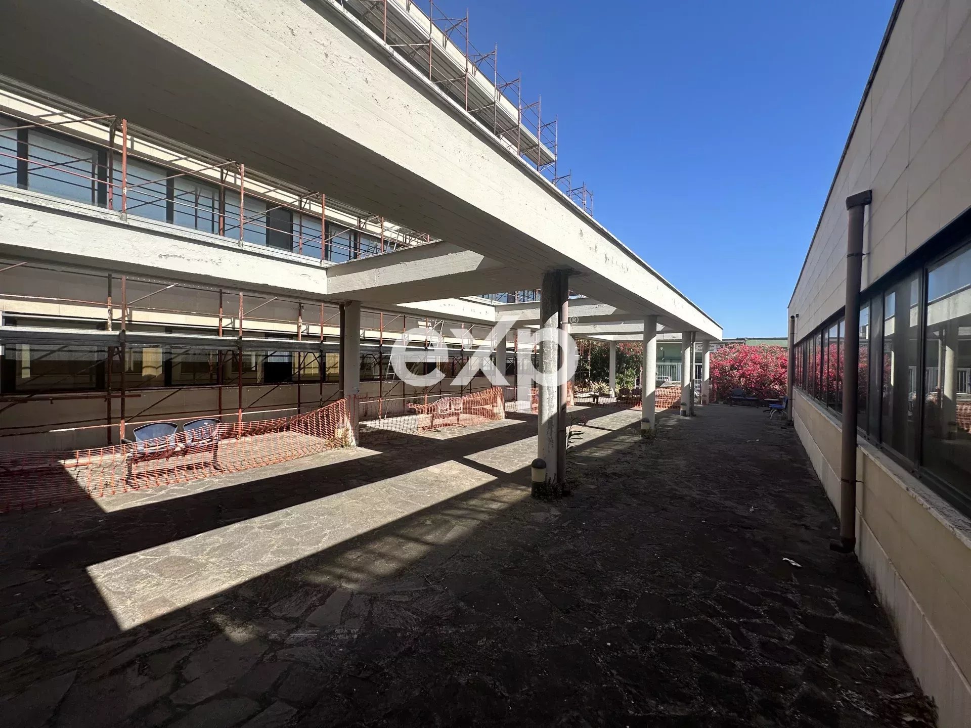Spazi direzionali di prestigio con ampia terrazza esclusiva