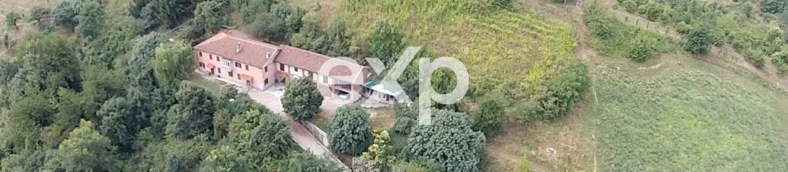 Cascinale storico del Settecento con vista panoramica sulla città