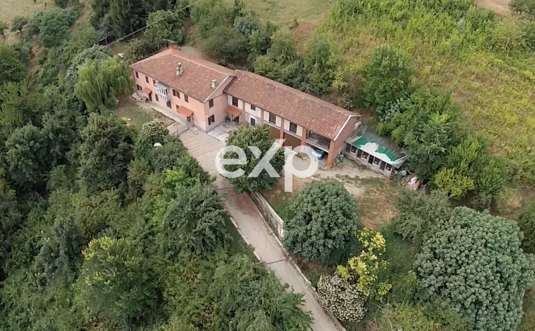 Cascinale storico del Settecento con vista panoramica sulla città