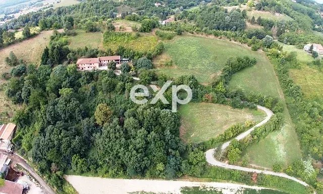Cascinale storico del Settecento con vista panoramica sulla città