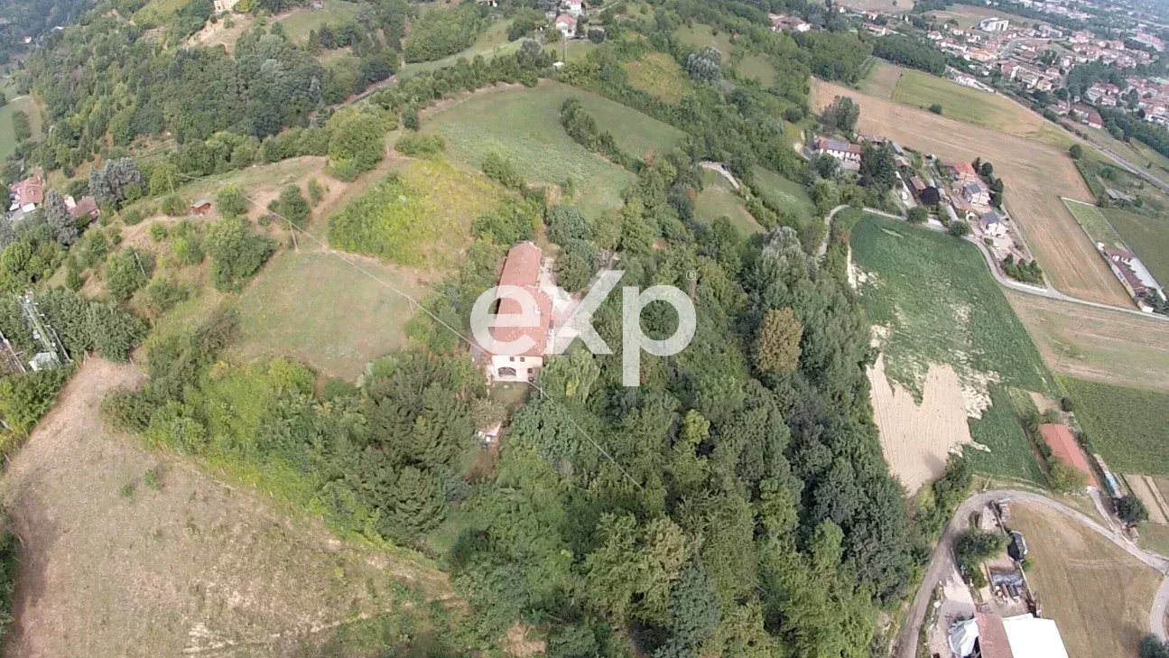 Cascinale storico del Settecento con vista panoramica sulla città
