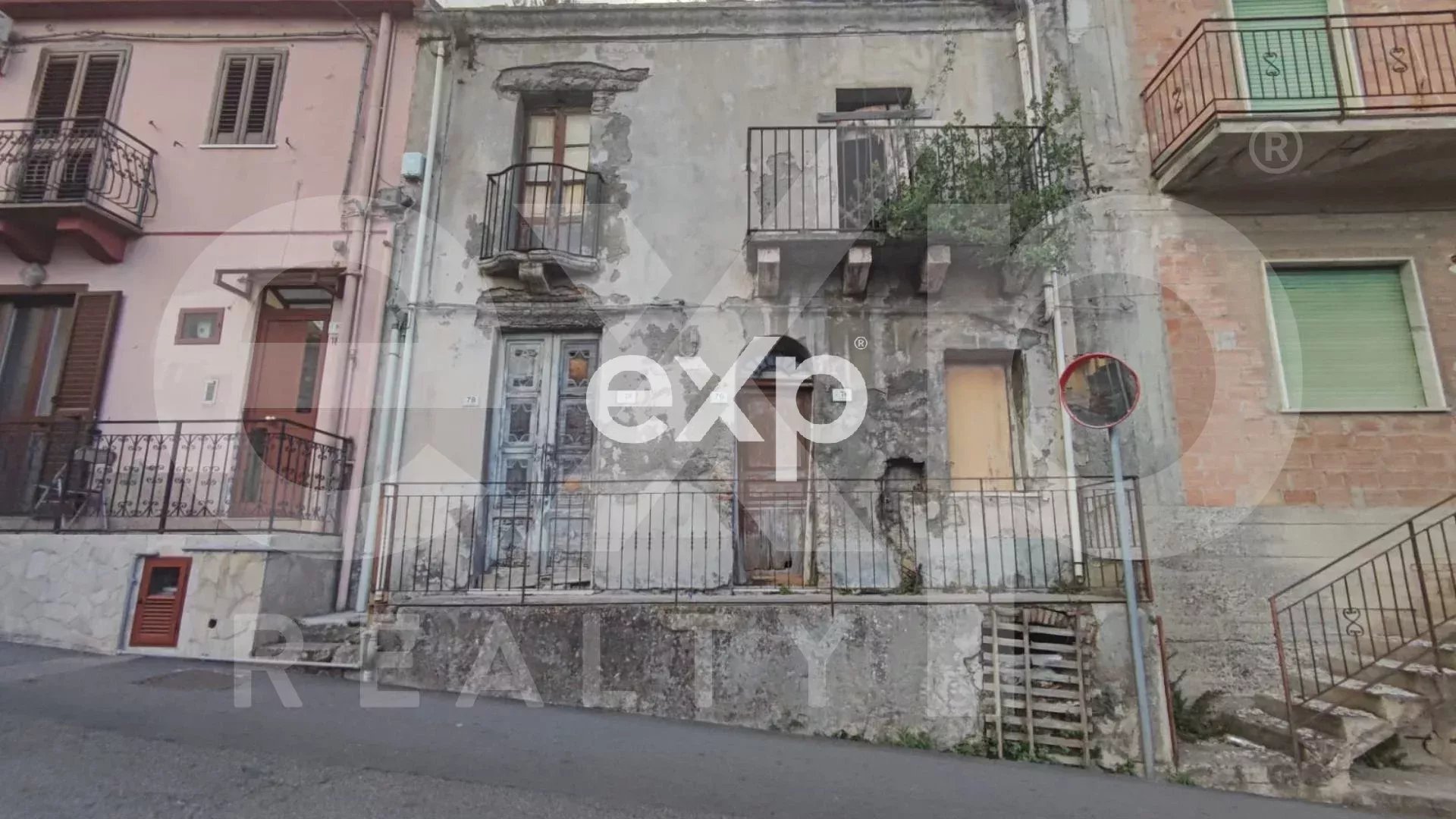 Casa indipendente su due livelli