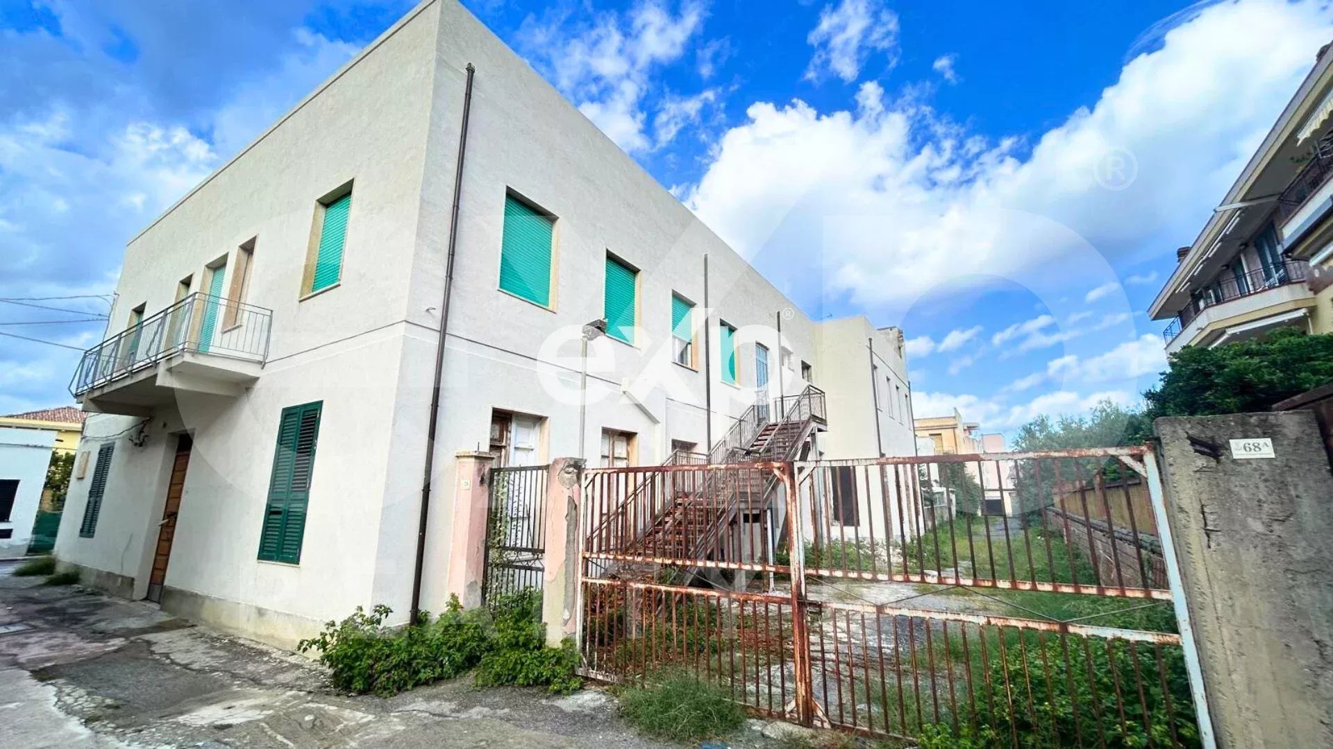 Intero Fabbricato con terreno in vendita a Villafranca Tirrena