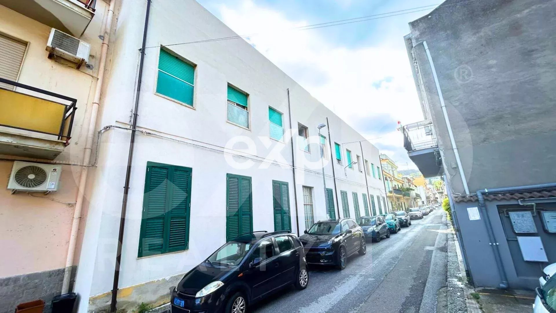 Intero Fabbricato con terreno in vendita a Villafranca Tirrena
