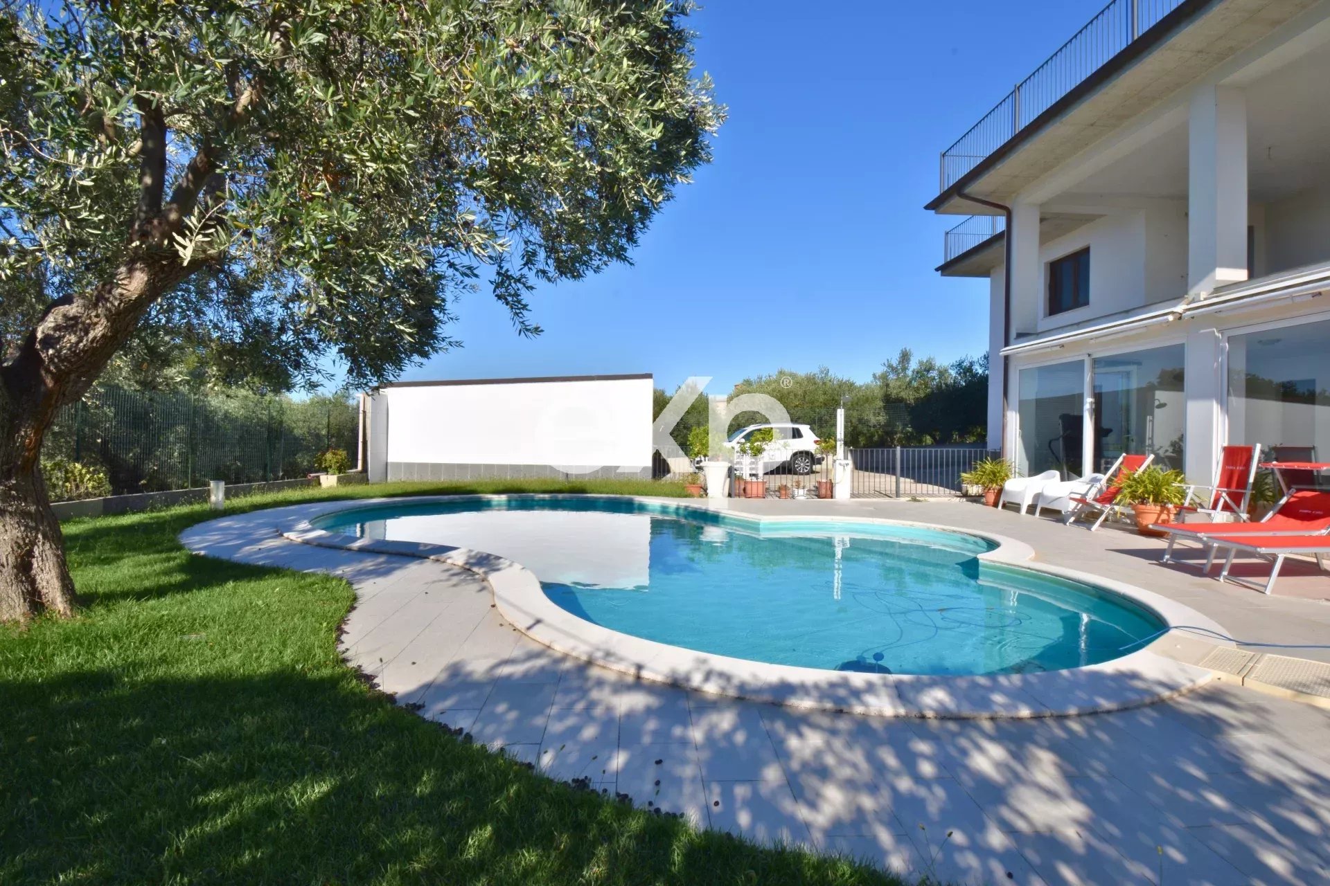 Esclusiva villa con piscina e vista mozzafiato – a pochi minuti da Vasto