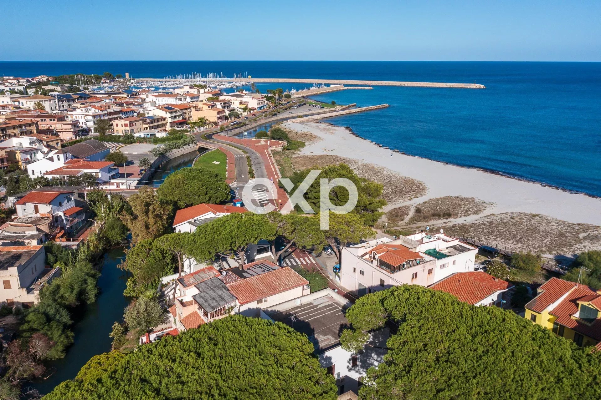 Trilocale a due passi dal mare, La Caletta