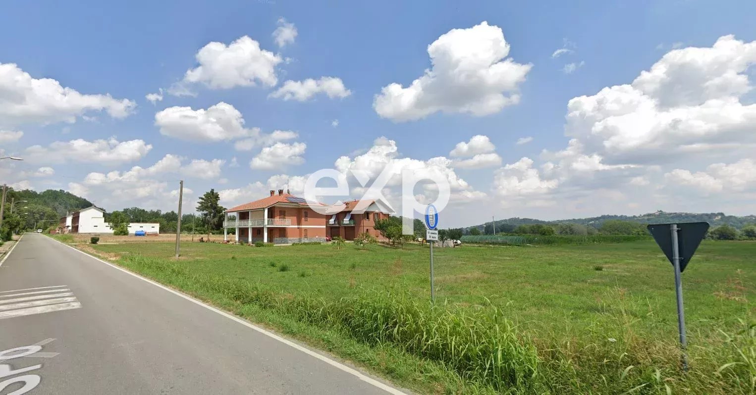 Casa indipendente con terreno in vendita ad Asti